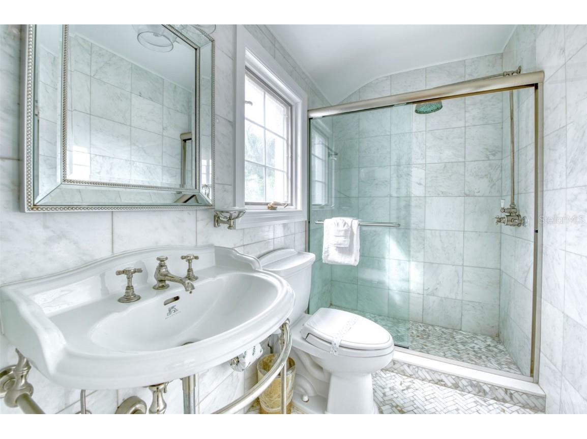 76 S Washington Drive Sarasota FL 34236 A4649466 image39