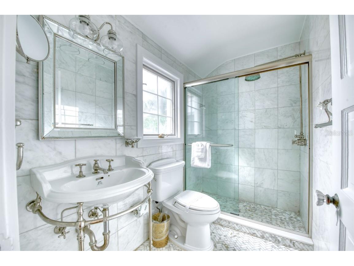 76 S Washington Drive Sarasota FL 34236 A4649466 image40