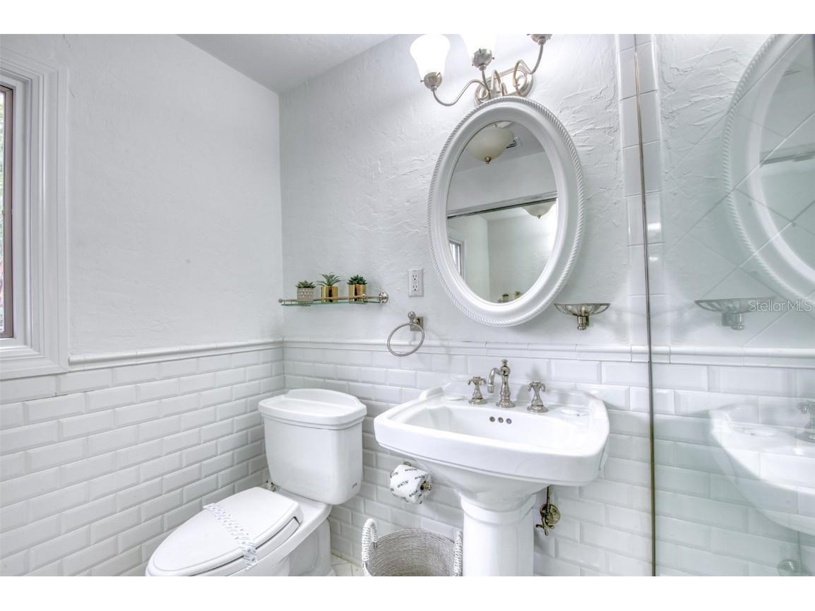 76 S Washington Drive Sarasota FL 34236 A4649466 image41