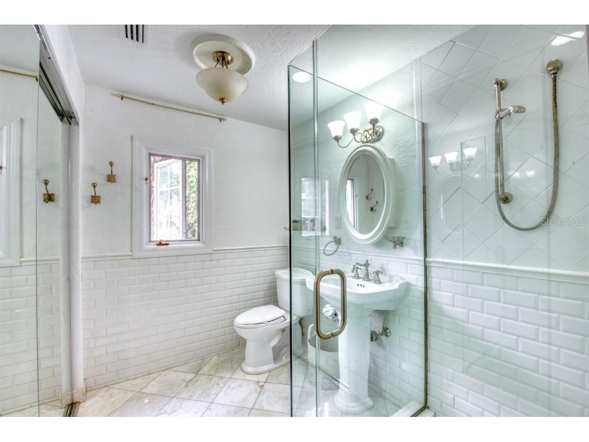 76 S Washington Drive Sarasota FL 34236 A4649466 image42