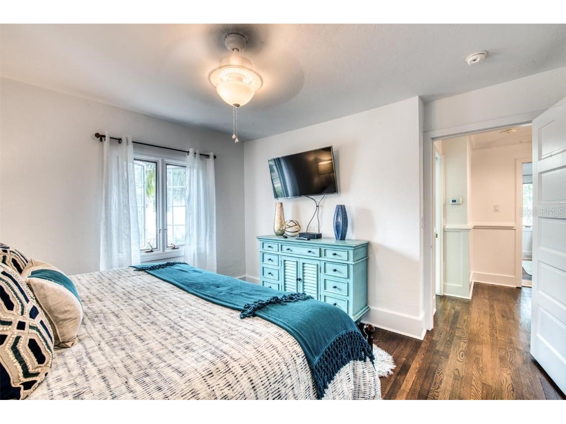 76 S Washington Drive Sarasota FL 34236 A4649466 image43