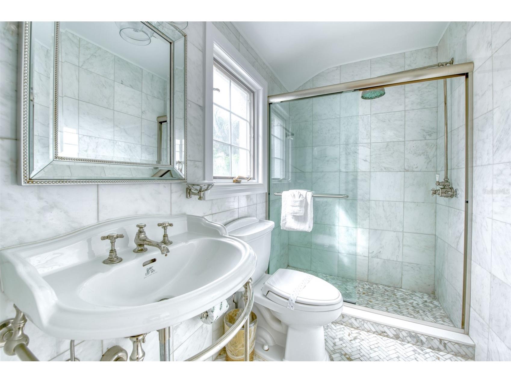 76 S Washington Drive Sarasota FL 34236 A4693046 image39