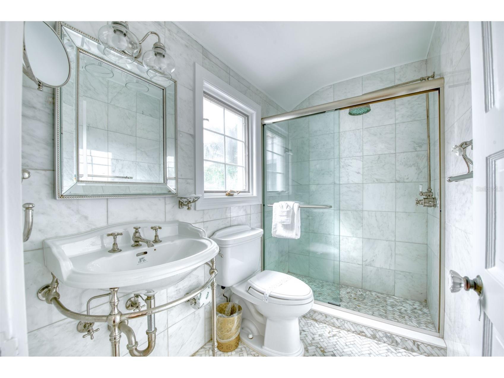76 S Washington Drive Sarasota FL 34236 A4693046 image40