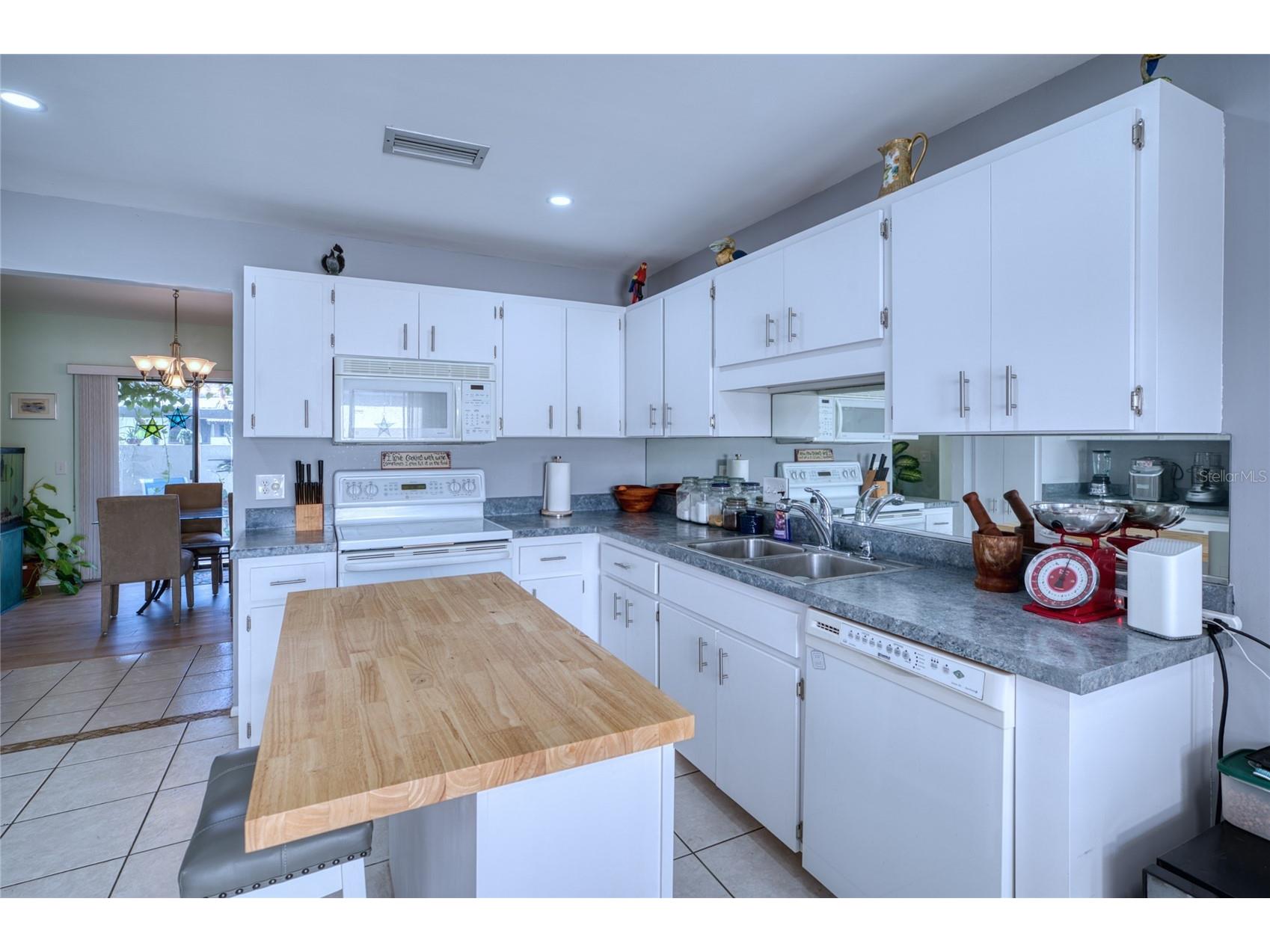 76 Sandstone Circle Venice FL 34293 A4685848 image7