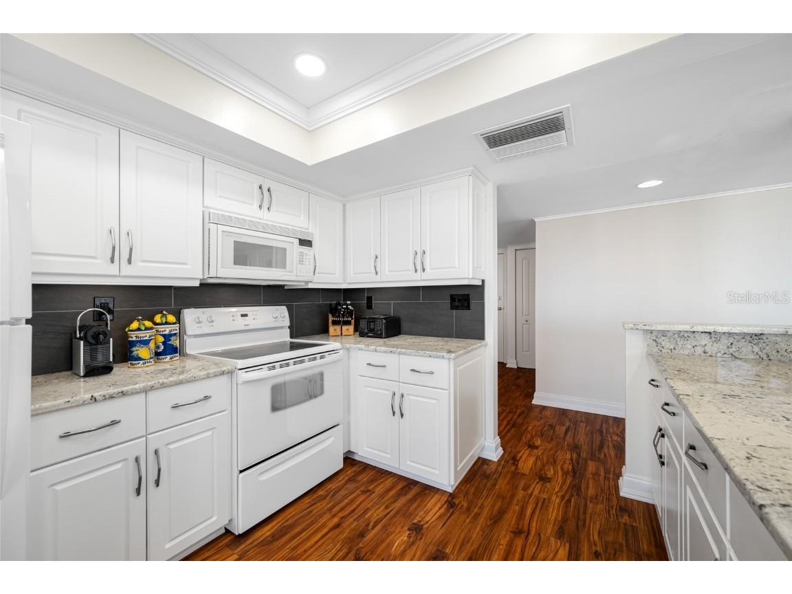 7600 Bayshore Drive #1206 Treasure Island FL 33706 - BOCA CIEGA BAY / GULF TB8374265 image10