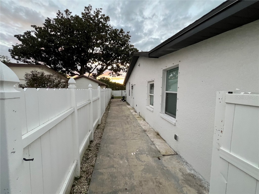 7608 Lakeside Boulevard Tampa FL 33614 TB8433449 image13