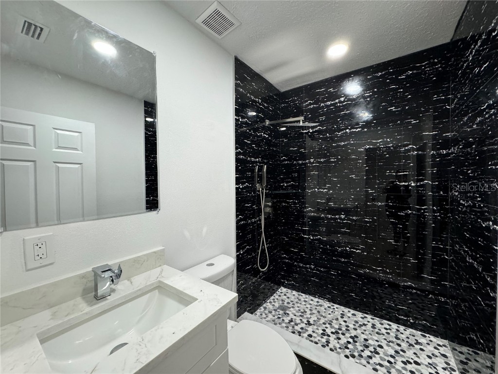 7608 Lakeside Boulevard Tampa FL 33614 TB8433449 image16