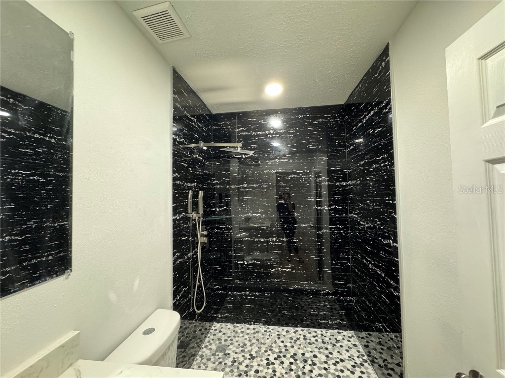 7608 Lakeside Boulevard Tampa FL 33614 TB8433449 image17