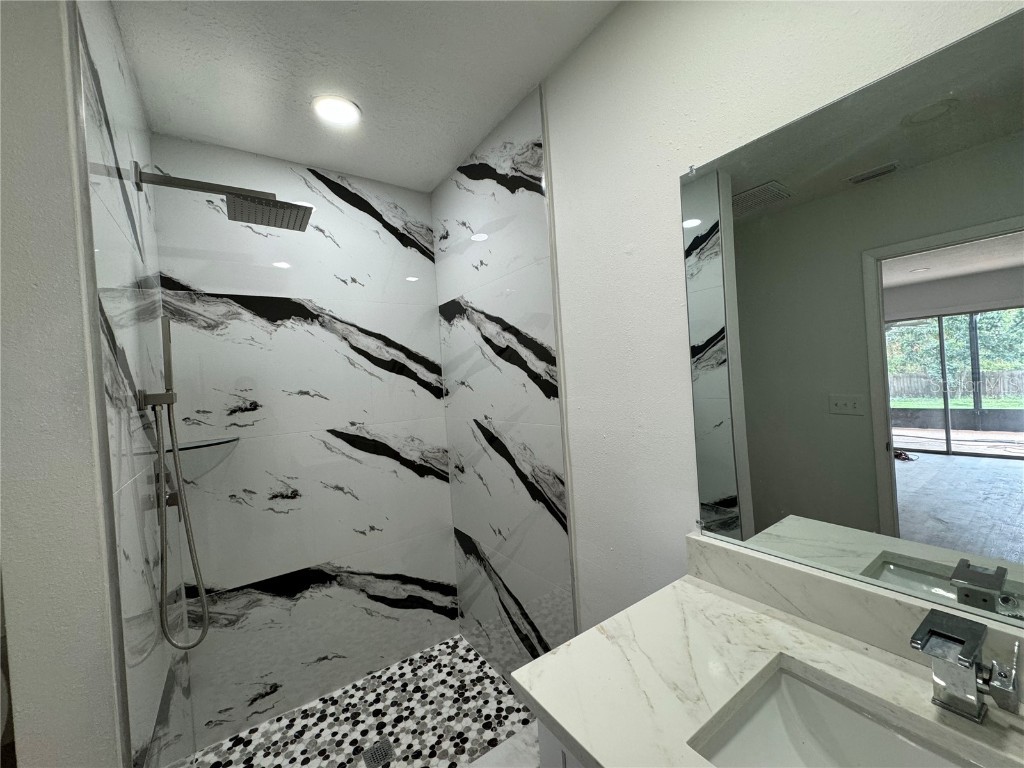 7608 Lakeside Boulevard Tampa FL 33614 TB8433449 image21