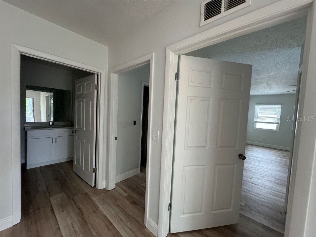 7608 Lakeside Boulevard Tampa FL 33614 TB8433449 image24