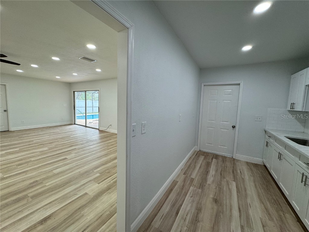 7608 Lakeside Boulevard Tampa FL 33614 TB8433449 image29