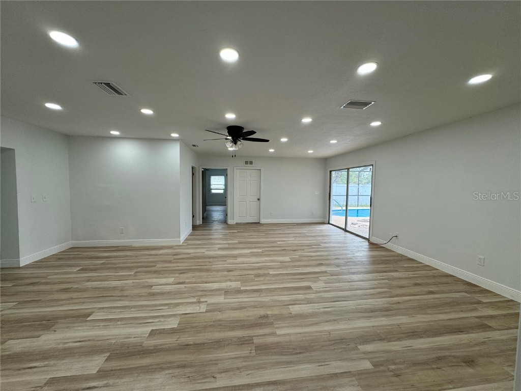 7608 Lakeside Boulevard Tampa FL 33614 TB8433449 image30