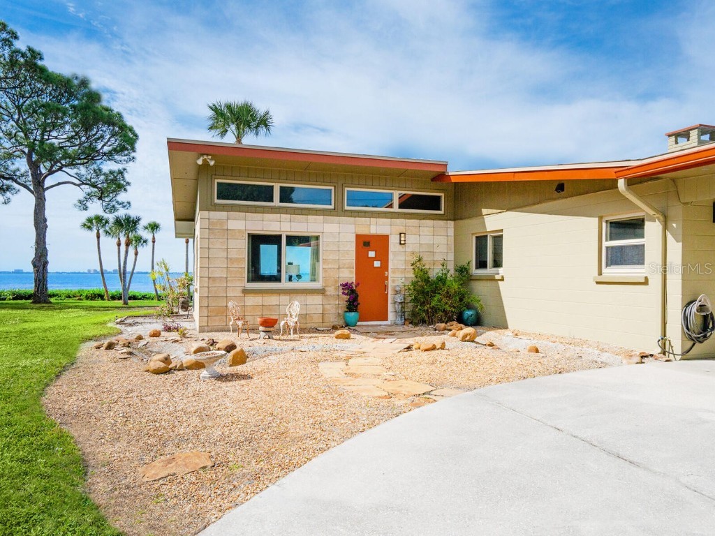 7608 Westmoreland Drive Sarasota FL 34243 - SARASOTA BAY A4667969 image1