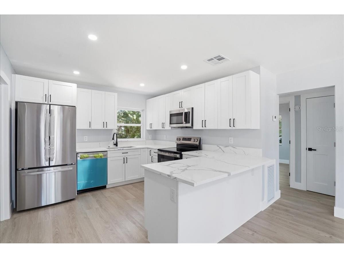761 29th Avenue S Saint Petersburg FL 33705 TB8502021 image8
