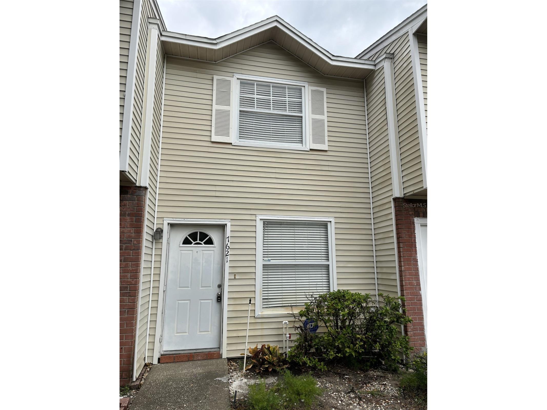 7621 Colonial Court Tampa FL 33615 TB8499698 image1