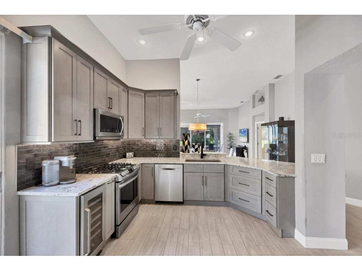 7621 Whitebridge Glen University Park FL 34201 A4673346 image11