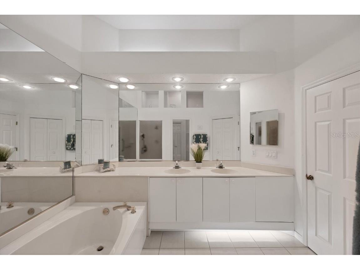 7621 Whitebridge Glen University Park FL 34201 A4673346 image19