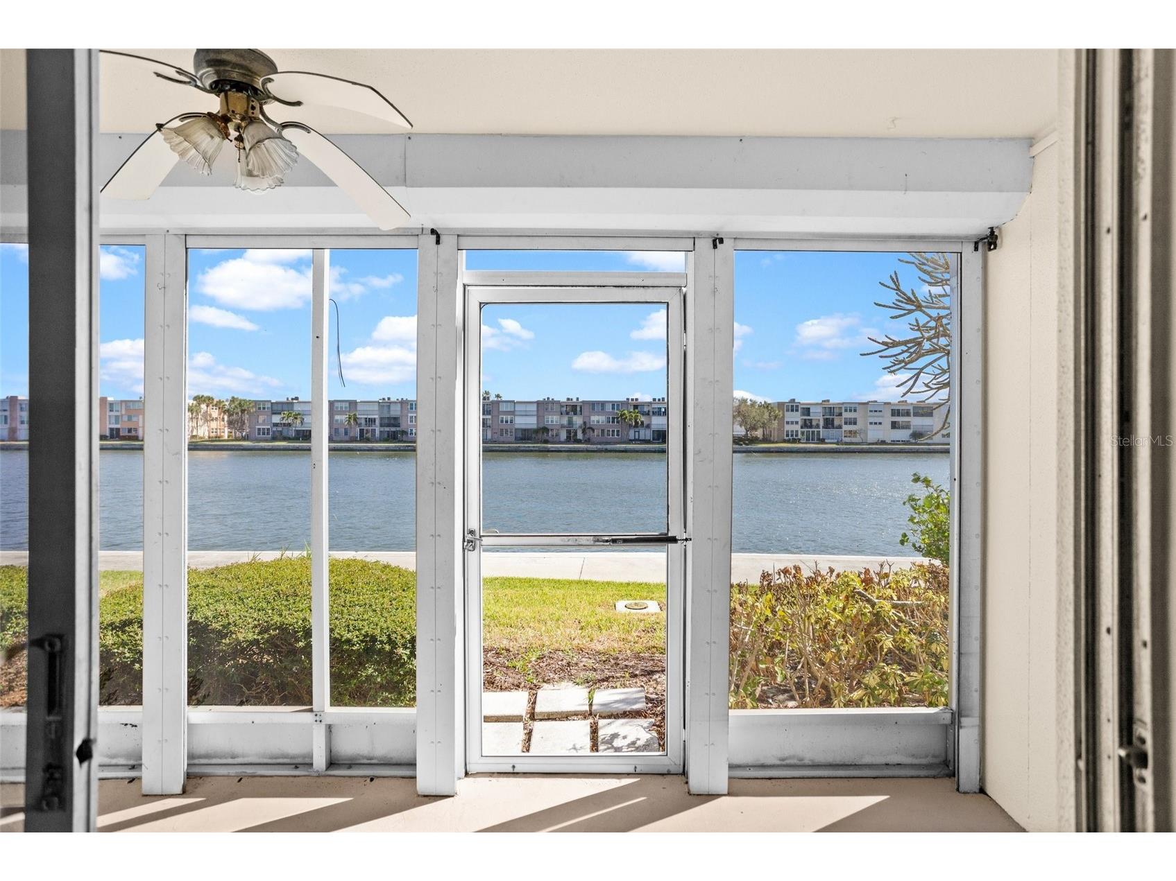 7625 Sun Island Drive S #101 South Pasadena FL 33707 - BOCA CIEGA BAY TB8467442 image1