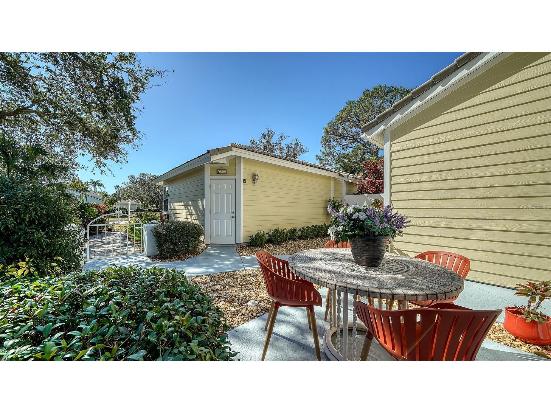 7628 Whitebridge Glen University Park FL 34201 A4678915 image4