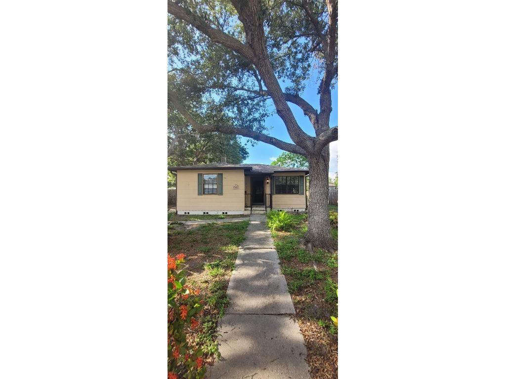 763 60th Avenue NE Saint Petersburg FL 33703 TB8407124 image1