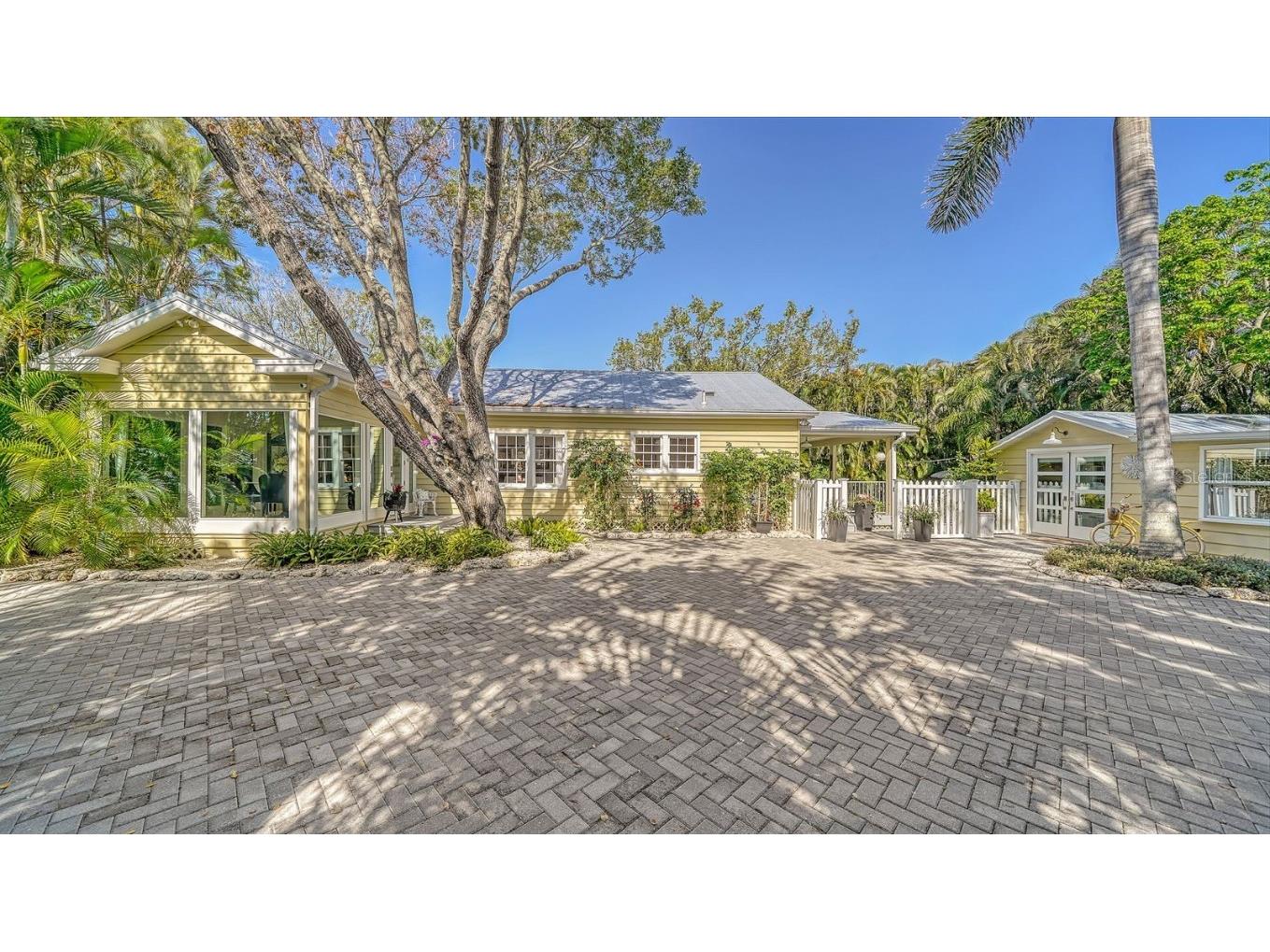 763 Siesta Drive Sarasota FL 34242 A4568874 image1