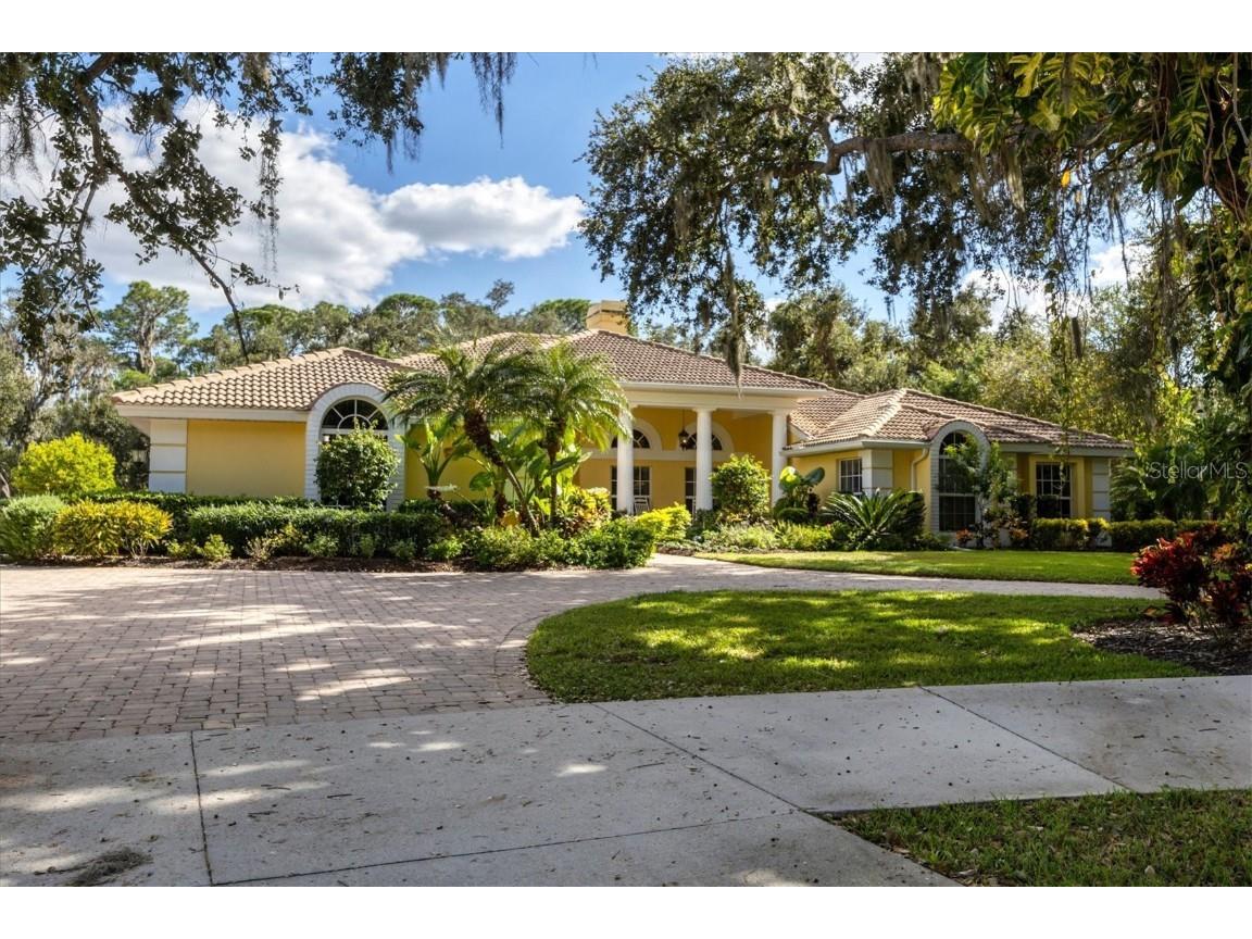 7635 Alister Mackenzie Drive Sarasota FL 34240 A4587063 image1