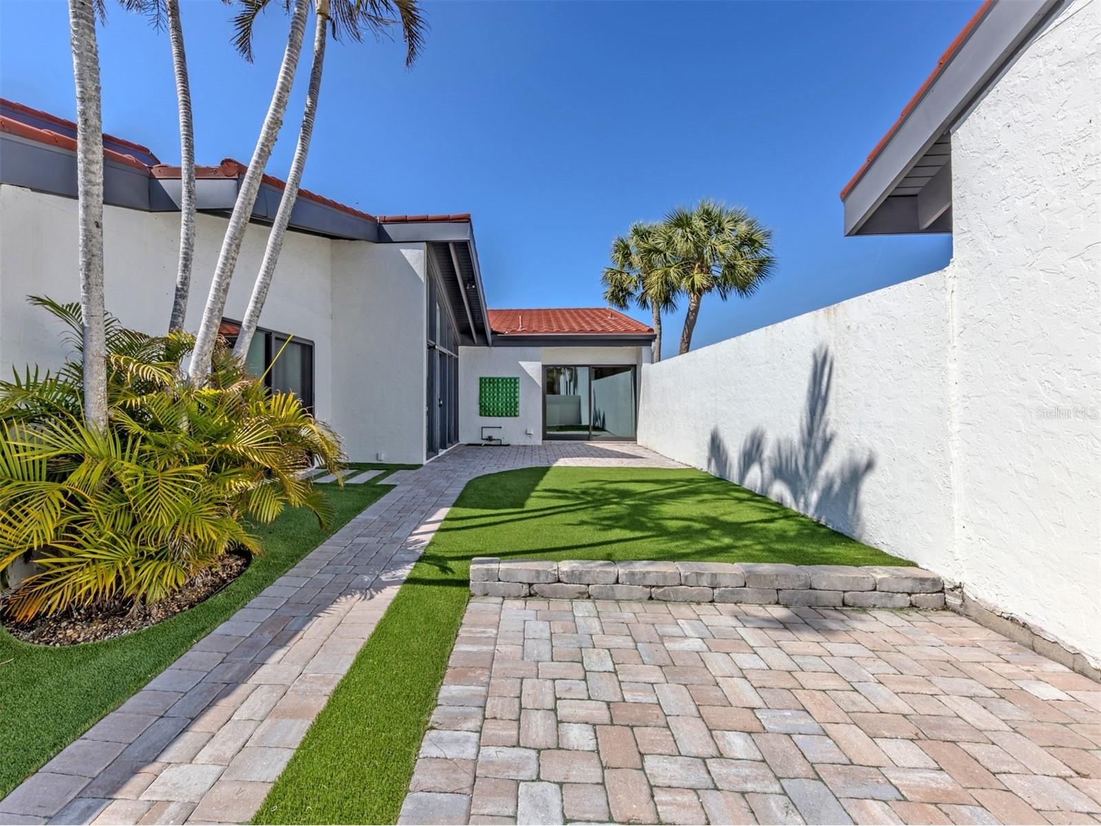 764 Sarabay Road #8 Osprey FL 34229 - LITTLE SARASOTA BAY A4683747 image3