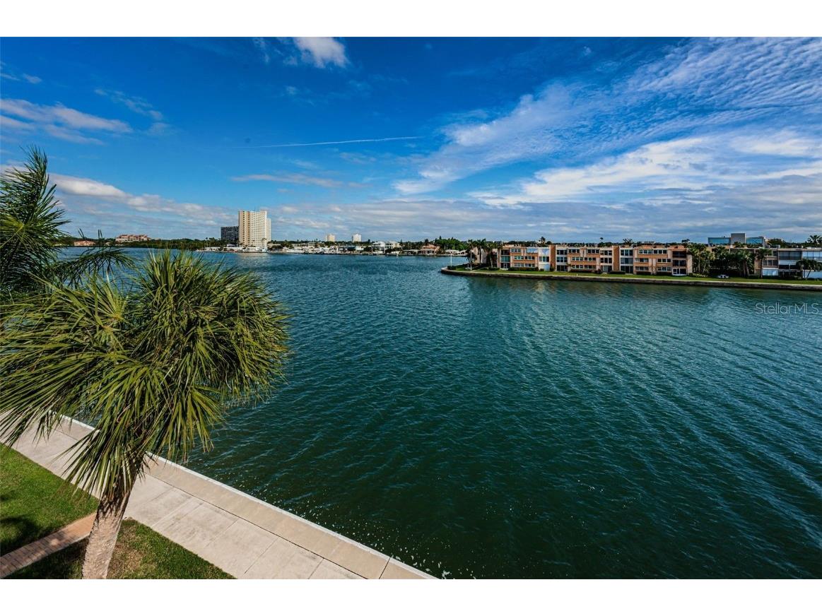 7645 Sun Island Drive S #408 South Pasadena FL 33707 - BOCA CIEGA BAY U8182612 image1