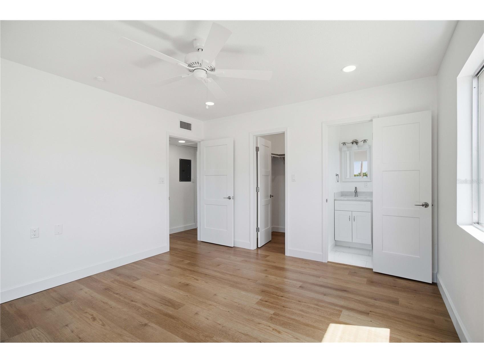 765 John Ringling Boulevard #1CLARI Sarasota FL 34236 A4697791 image19