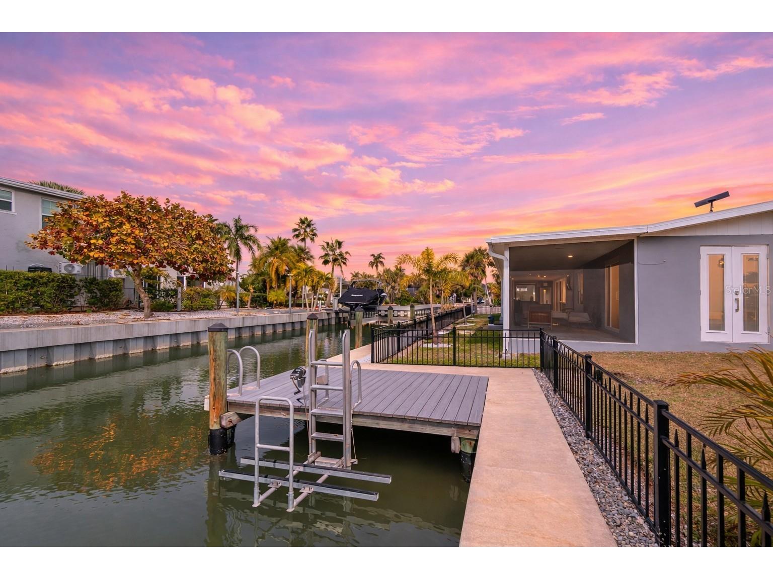 765 Saint Judes Drive N Longboat Key FL 34228 - SARASOTA BAY / GULF OF MEXICO A4683420 image2
