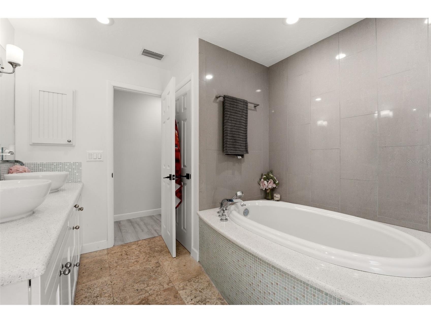 765 Siesta Key Circle Sarasota FL 34242 C7525634 image24