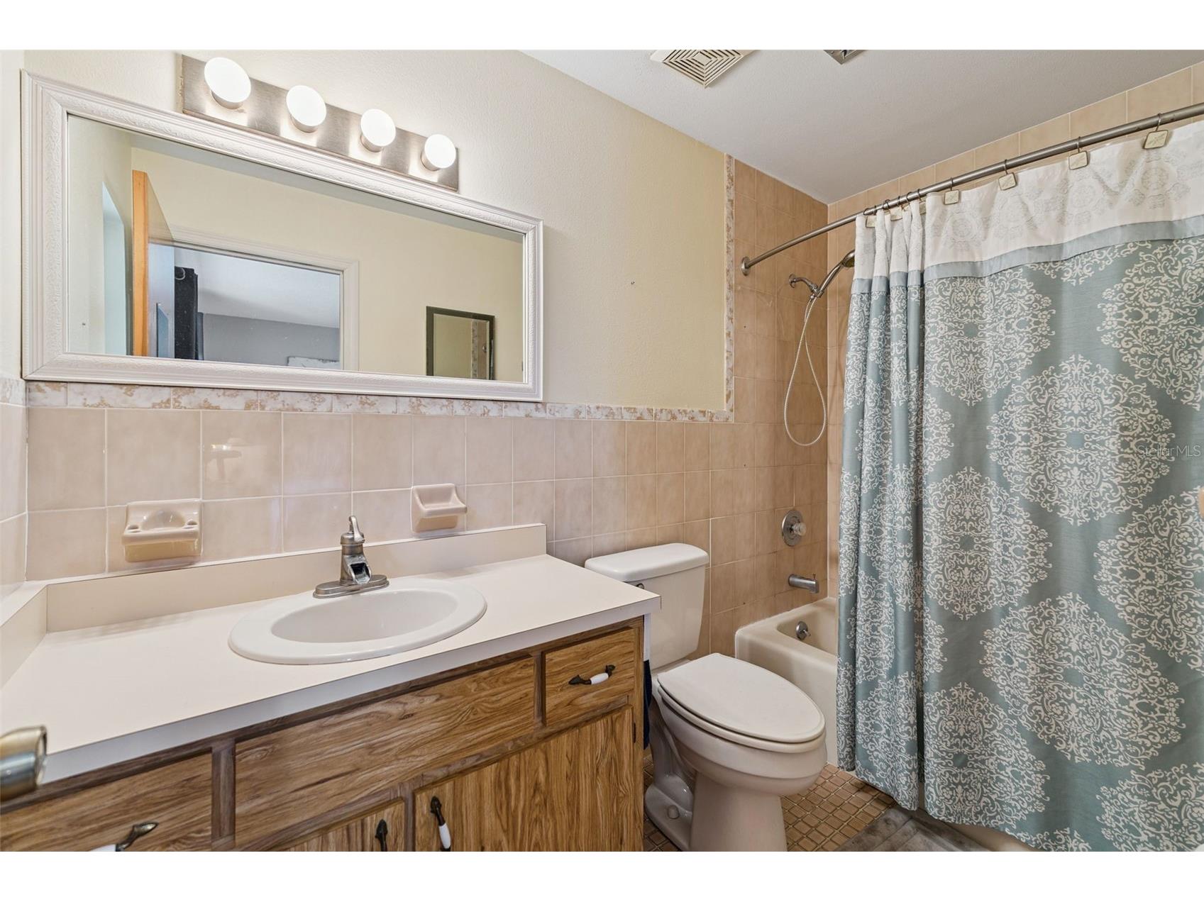 7651 Limonia Drive Indian Lake Estates FL 33855 - LAKE WALK IN WATER P4938749 image24