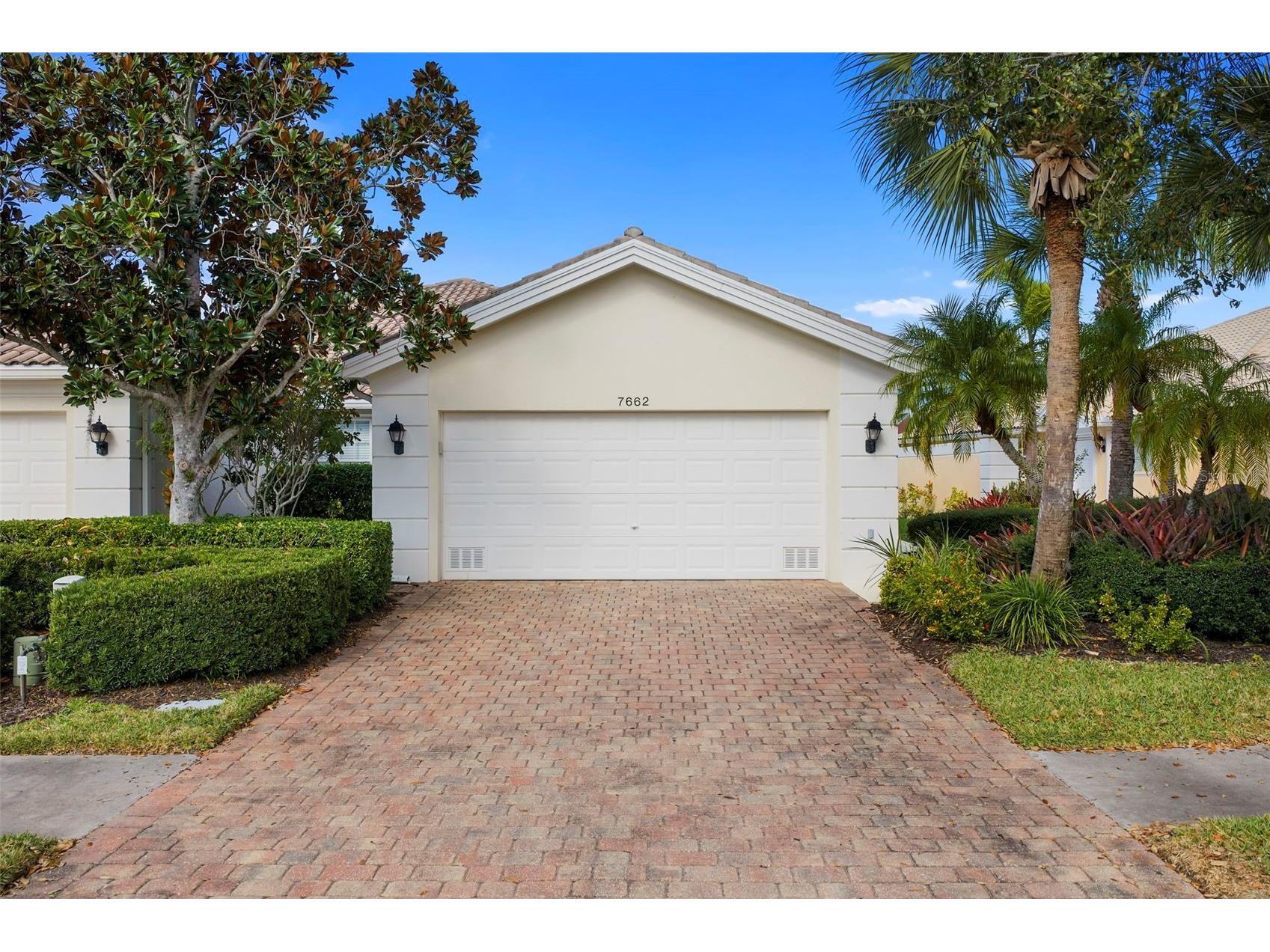 7662 Pesaro Drive Sarasota FL 34238 A4678072 image1