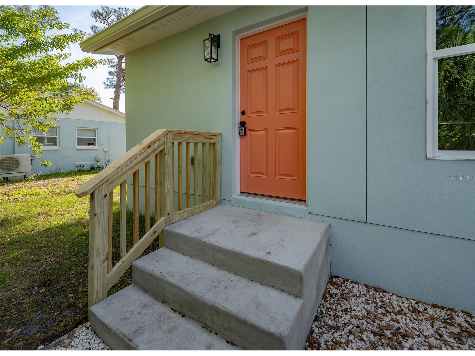 767 1/2 19th Avenue S Saint Petersburg FL 33705 TB8497046 image1
