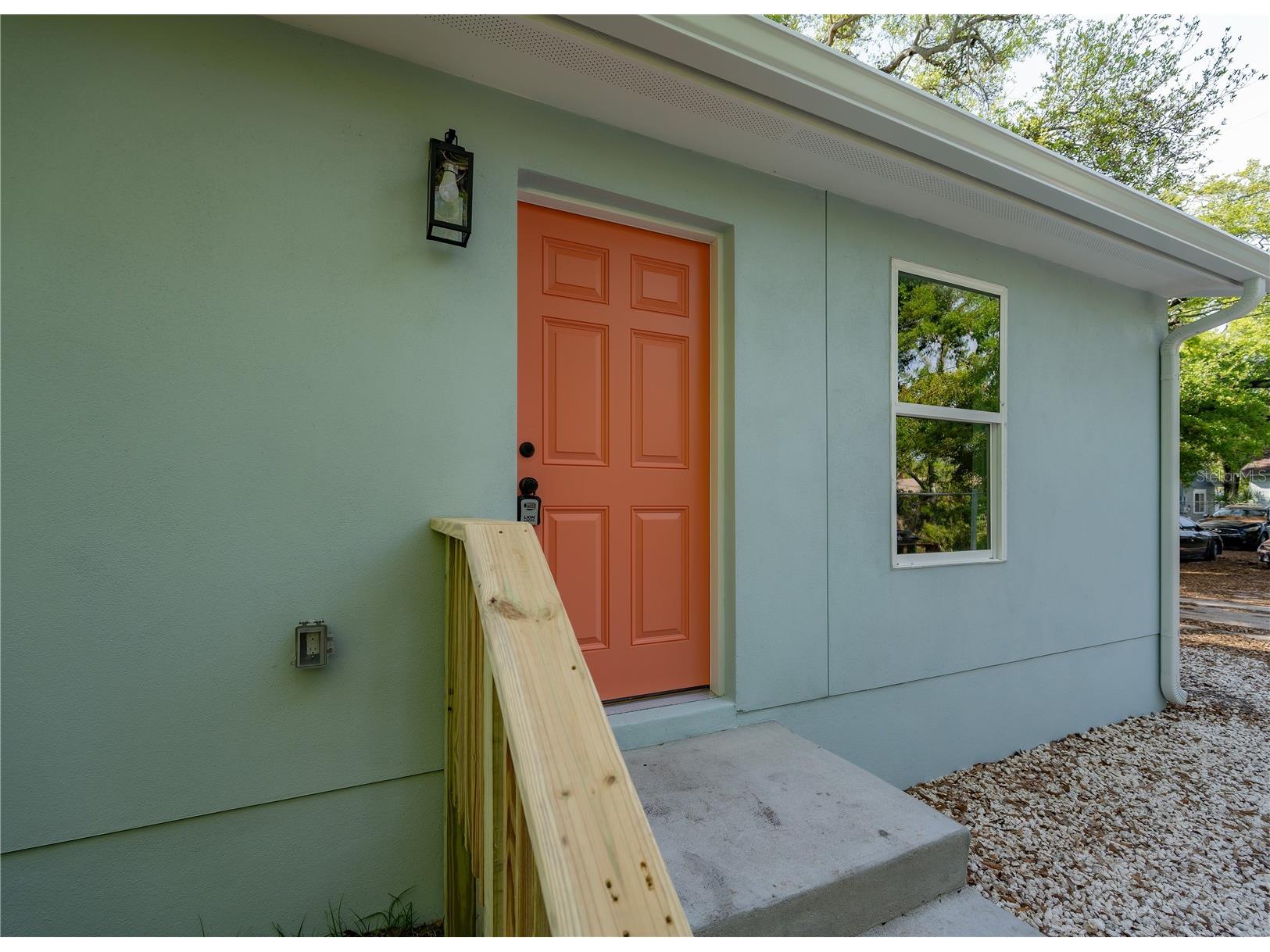 767 1/2 19th Avenue S Saint Petersburg FL 33705 TB8497046 image2