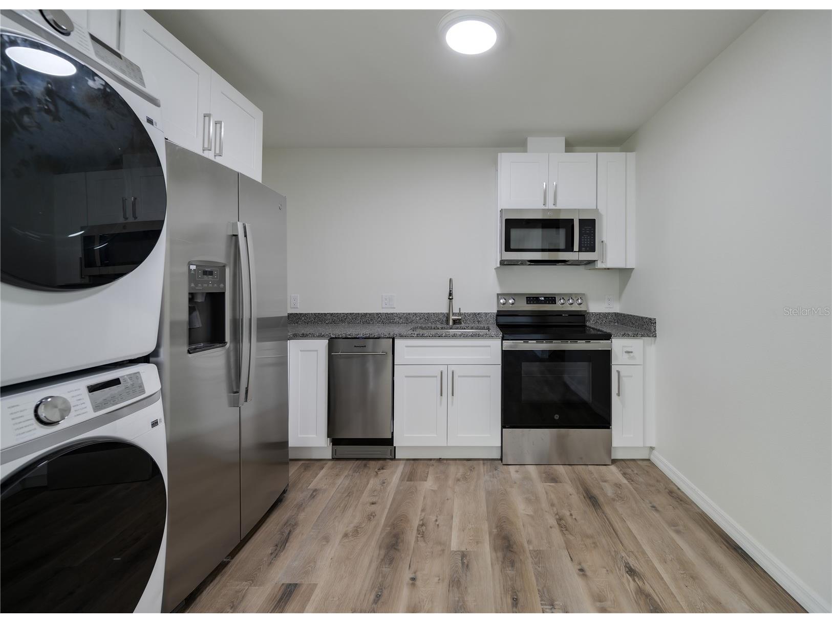 767 1/2 19th Avenue S Saint Petersburg FL 33705 TB8497046 image8