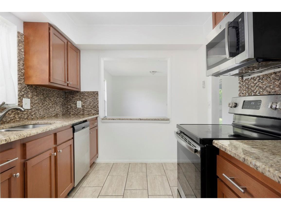 7670 8th Street N Saint Petersburg FL 33702 TB8438033 image4