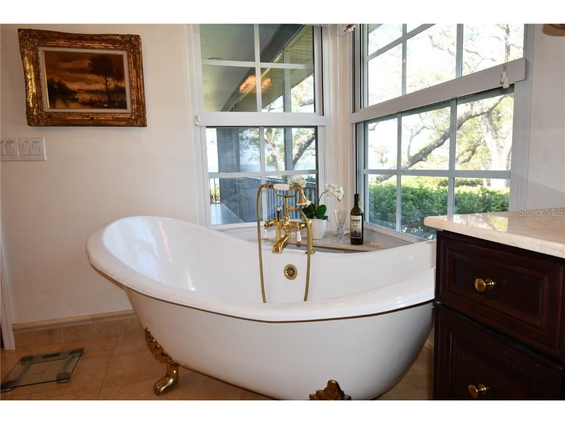 7676 Westmoreland Drive Sarasota FL 34243 A4646230 image30