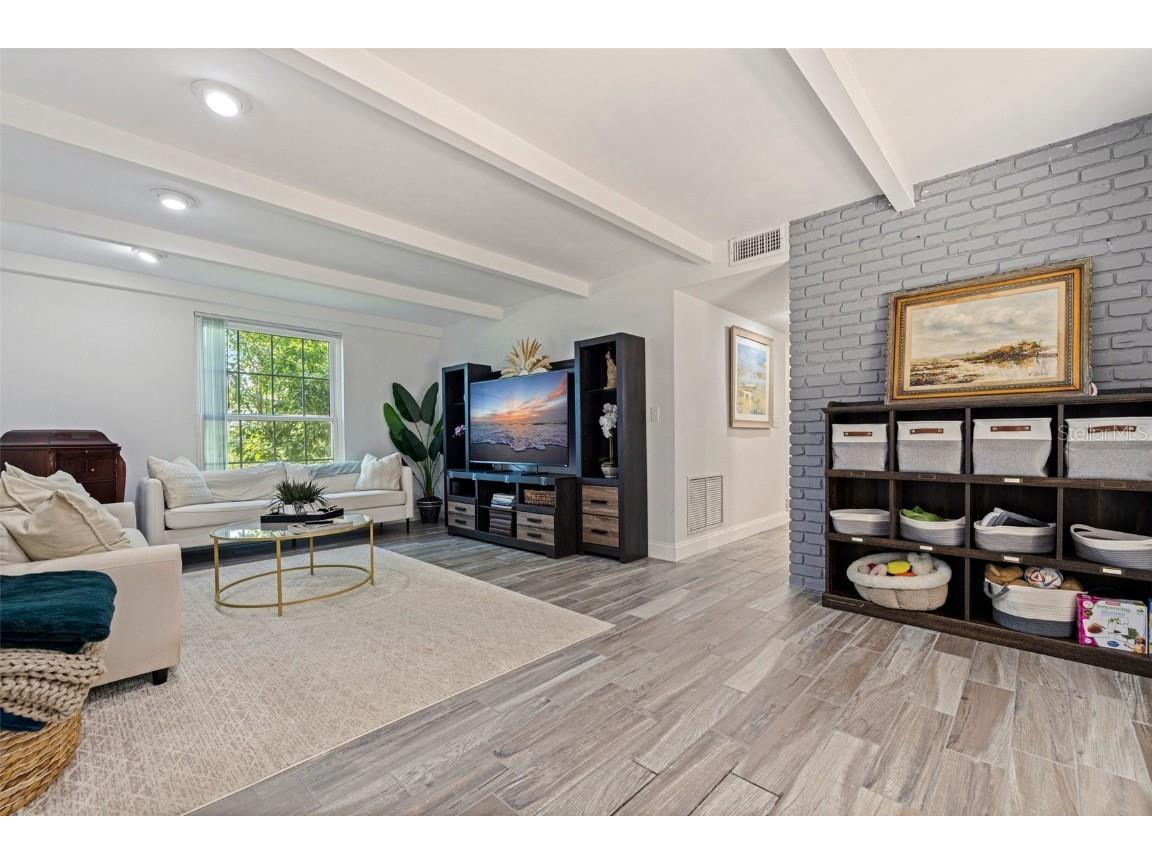 768 Pinellas Point Drive S Saint Petersburg FL 33705 TB8387168 image16