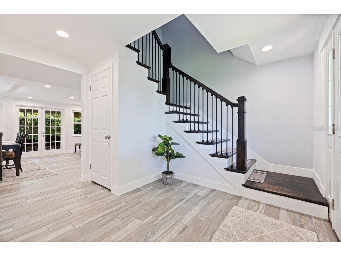 768 Pinellas Point Drive S Saint Petersburg FL 33705 TB8387168 image3