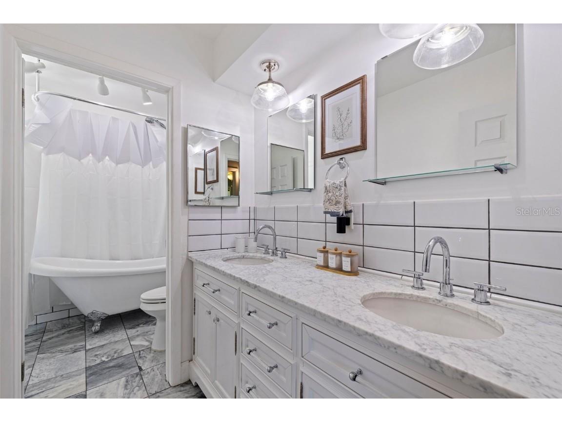 768 Pinellas Point Drive S Saint Petersburg FL 33705 TB8387168 image32