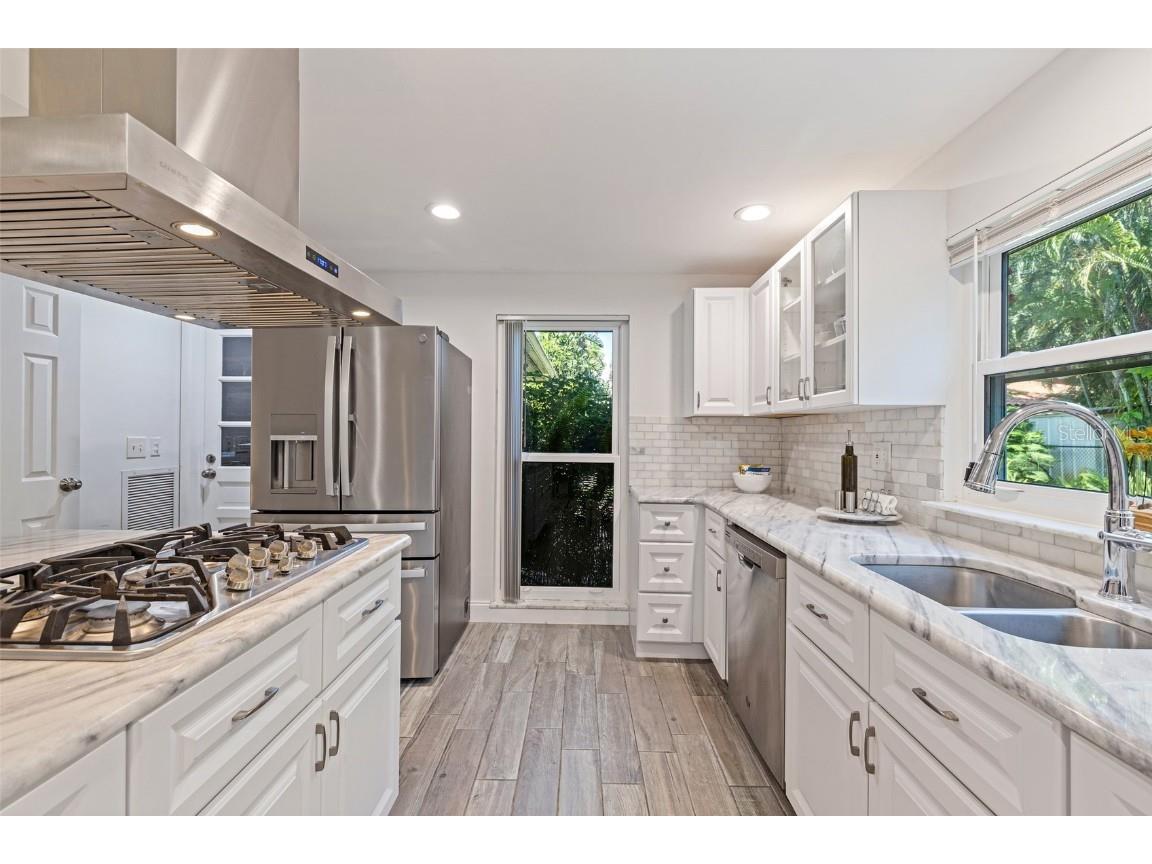 768 Pinellas Point Drive S Saint Petersburg FL 33705 TB8387168 image8