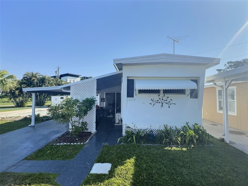 770 32nd Avenue S #605 Saint Petersburg FL 33705 TB8361180 image1