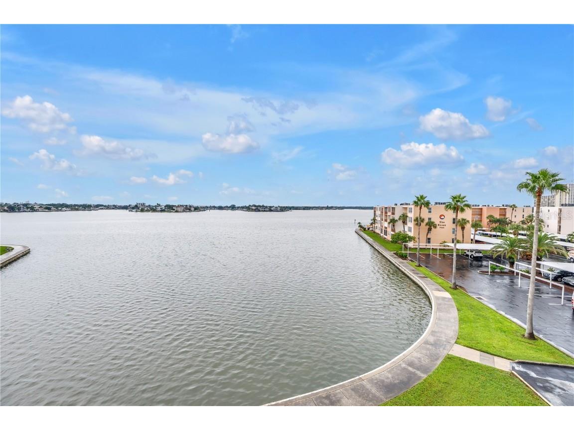 7700 Sun Island Drive S #401 South Pasadena FL 33707 - BOCA CIEGA BAY TB8422288 image1