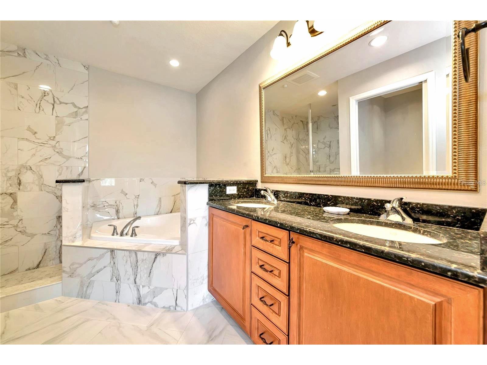 7702 Lake Vista Court #206 Bradenton FL 34202 A4681739 image5