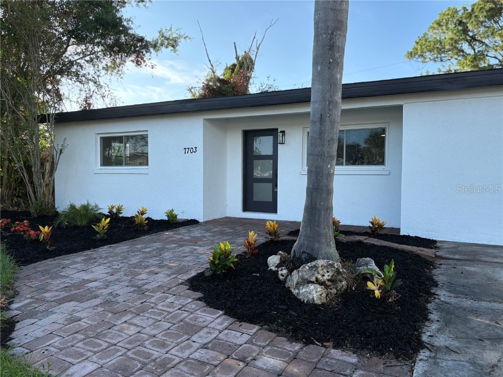 7703 Glenview Lane Tampa FL 33615 TB8395785 image1