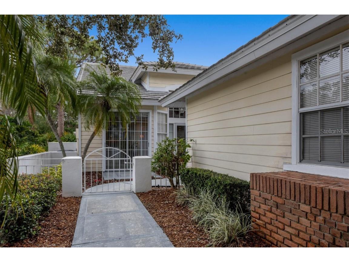 7703 Whitebridge Glen University Park FL 34201 A4595561 image1