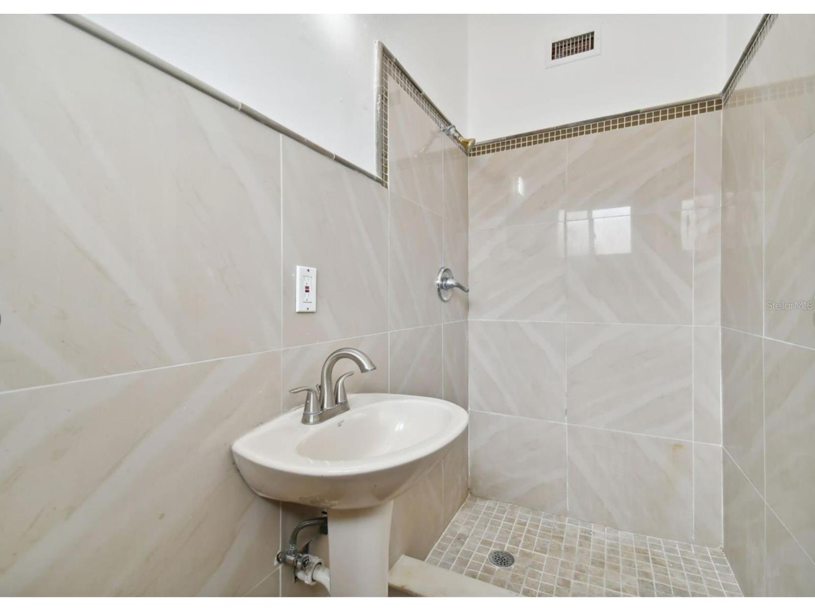 7704 Patrician Place Tampa FL 33619 TB8483410 image4