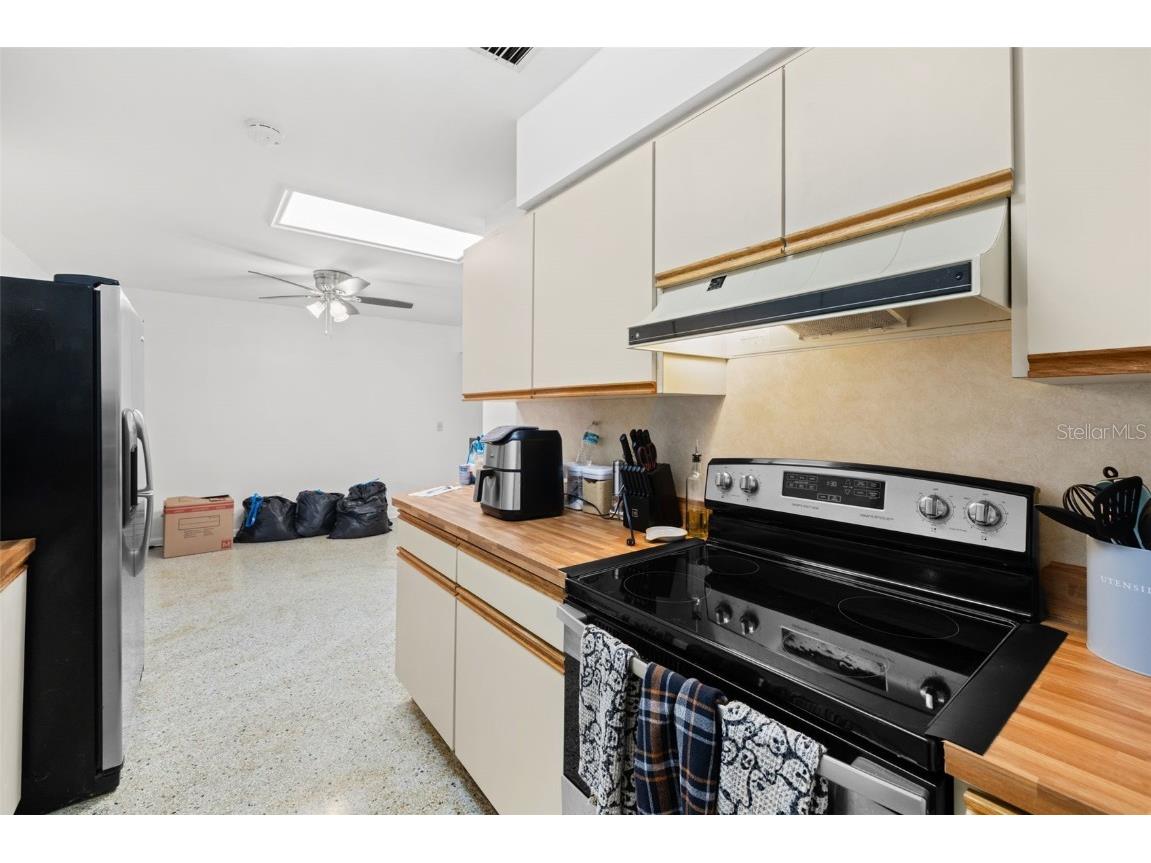 7706 W Elm Street Tampa FL 33615 TB8442681 image8