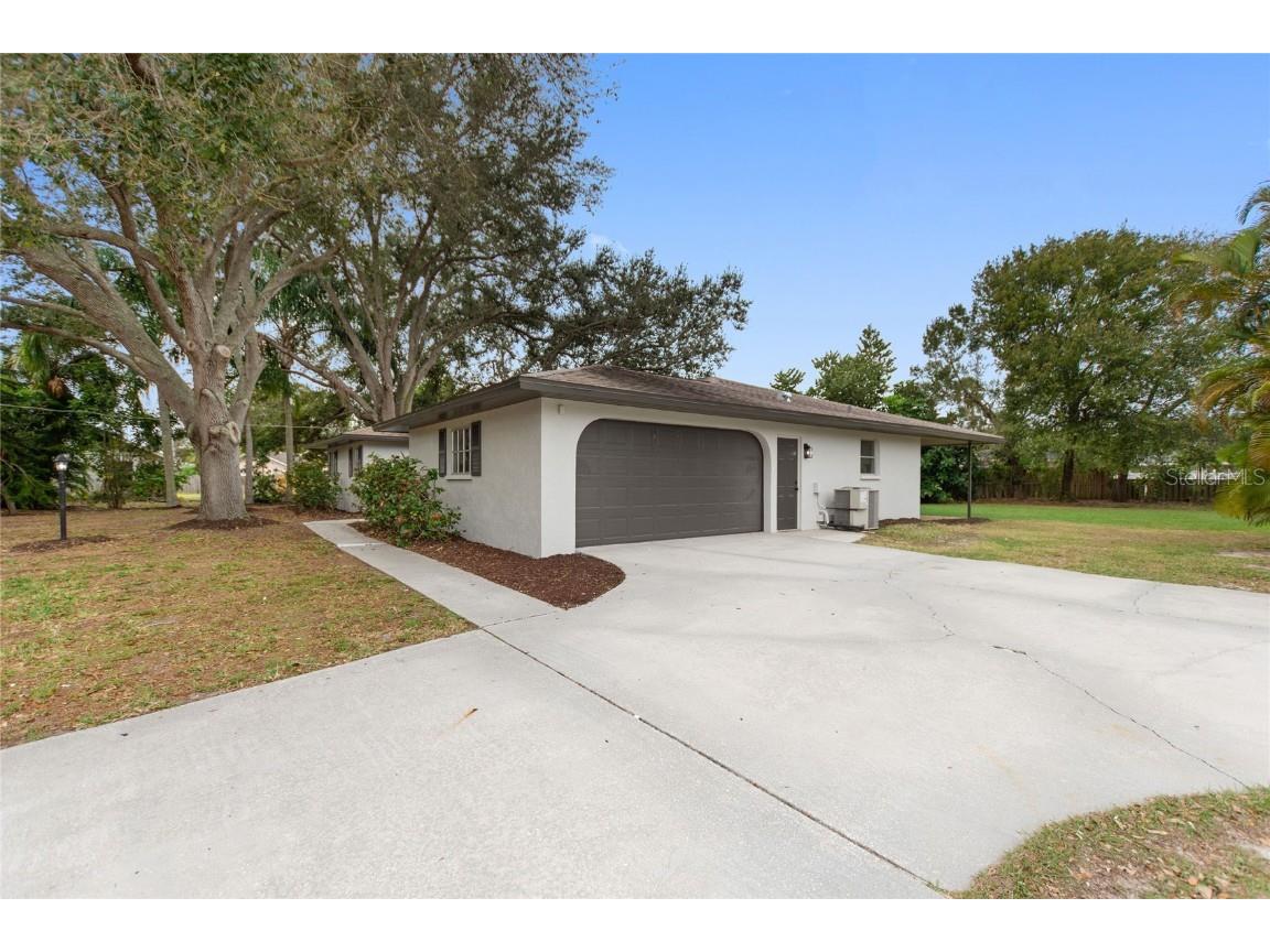 7708 Hermitage Circle Sarasota FL 34243 T3493666 image1